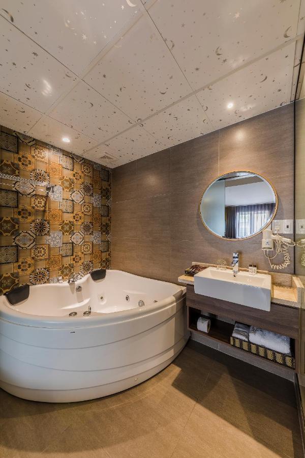 Sunflower Luxury Hotel ホーチミン市 エクステリア 写真