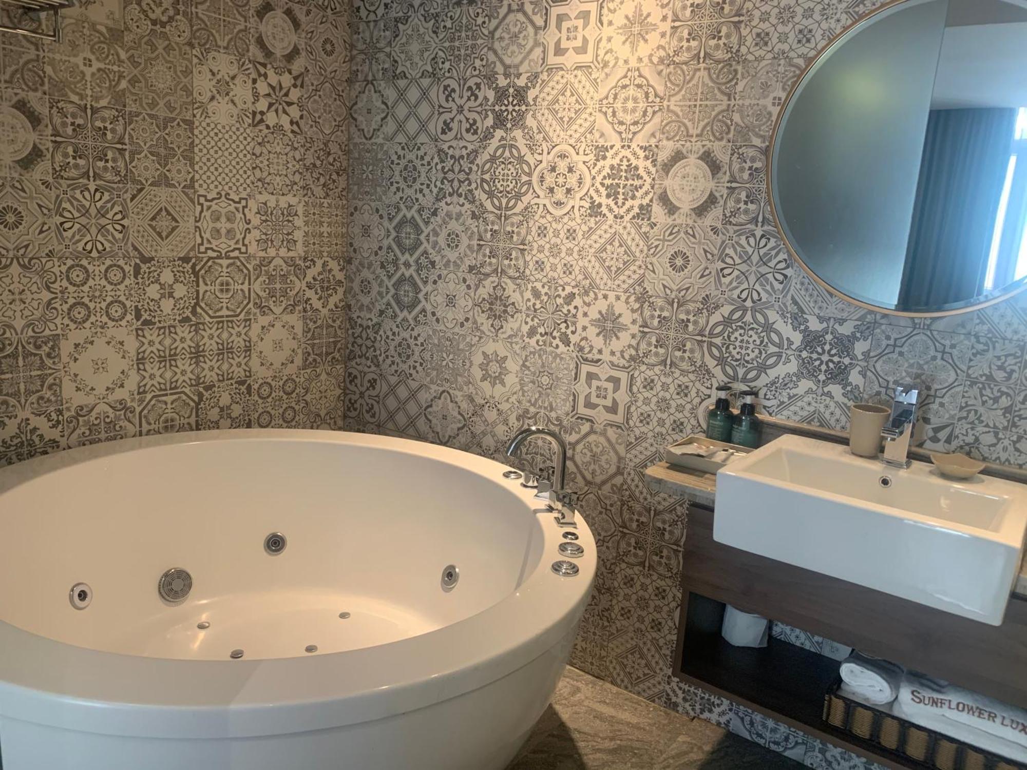 Sunflower Luxury Hotel ホーチミン市 エクステリア 写真